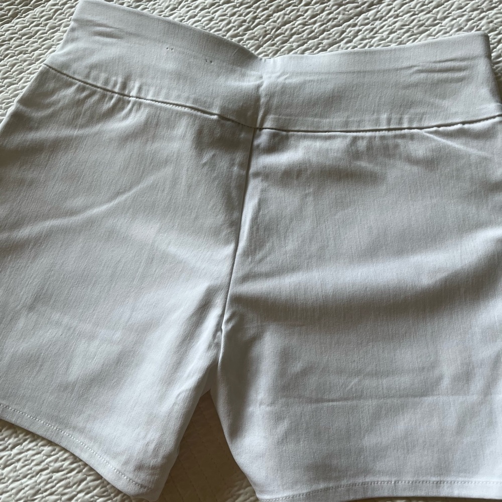 INC International Concepts NWOT White Shorts